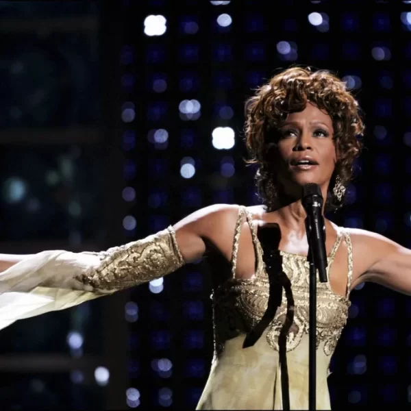 Whitney Houston: Efsanevi Sesin Ta Kendisi