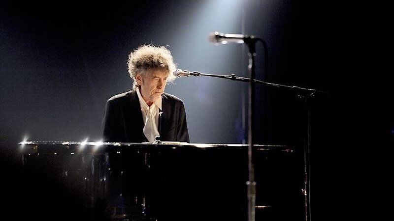 Bob Dylan Halkın Sesi Ve Sözlerin Büyücüsü